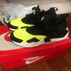 Nike Mens Hurache size 9.5